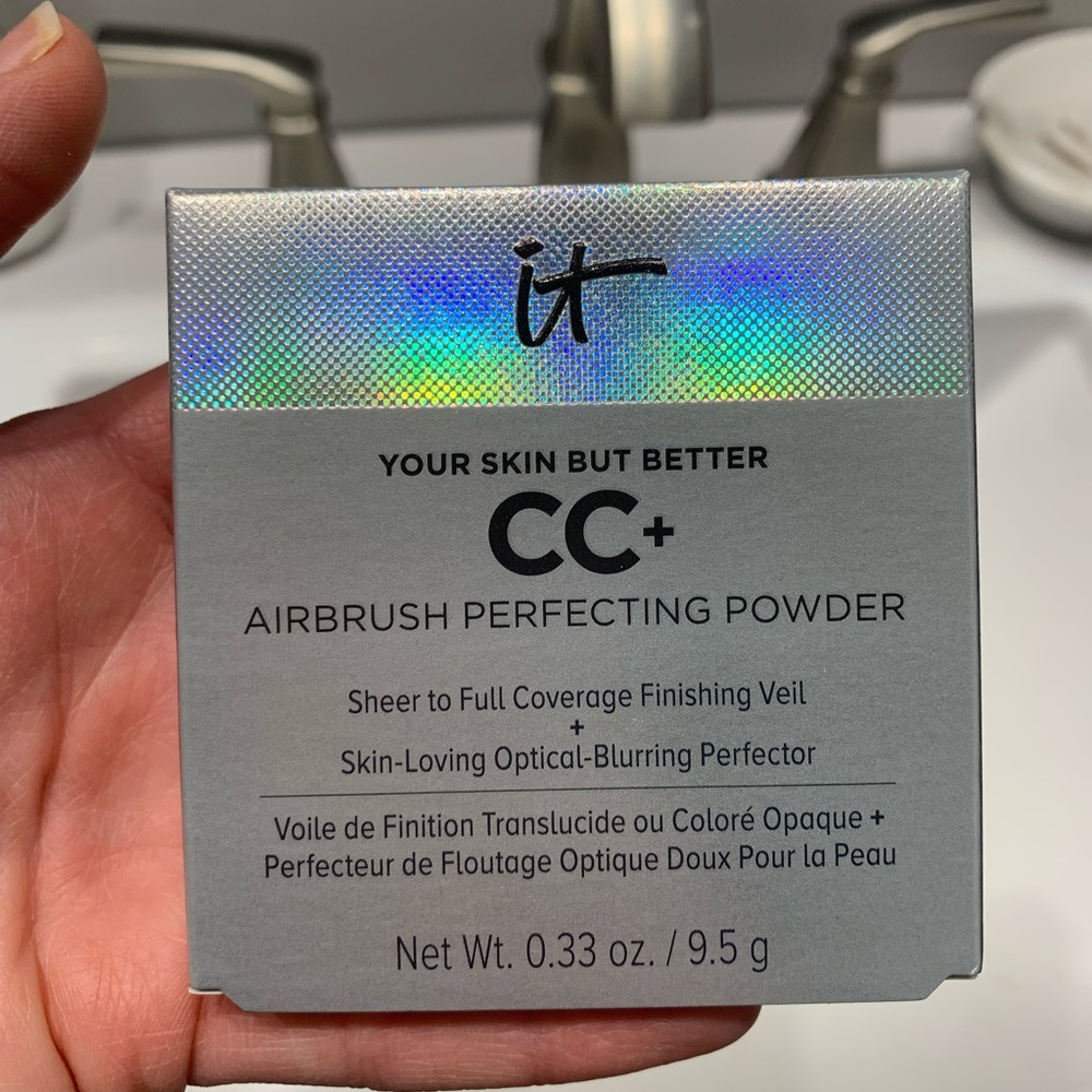 IT cosmetics CC airbrush perfecting powder- LIGHT